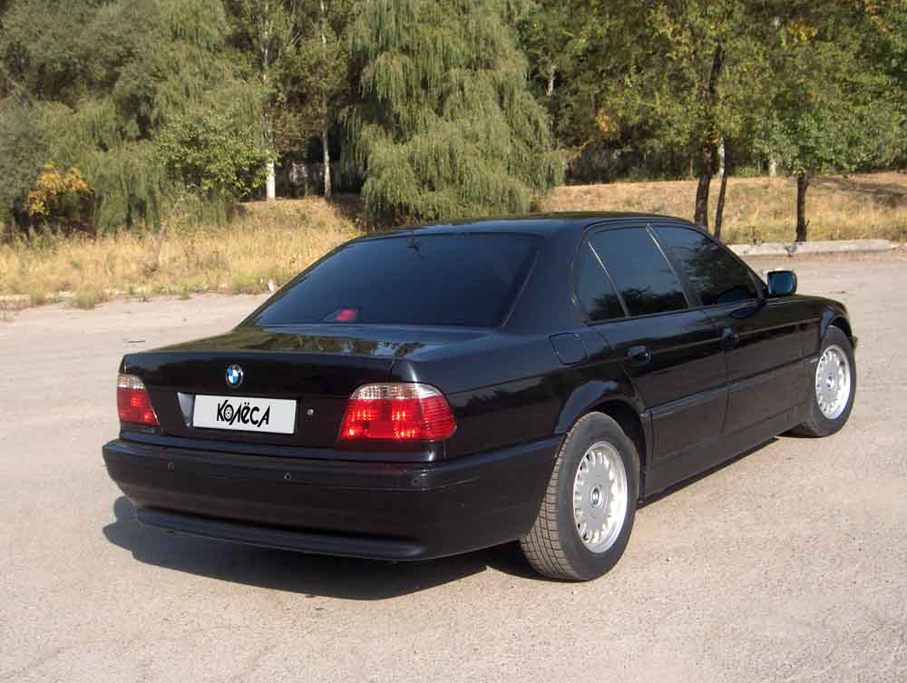 BMW 728i: 3 фото