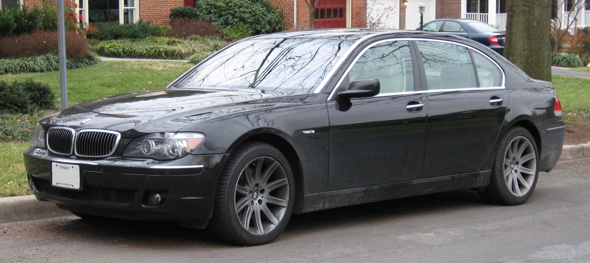 BMW 750i: 4 фото