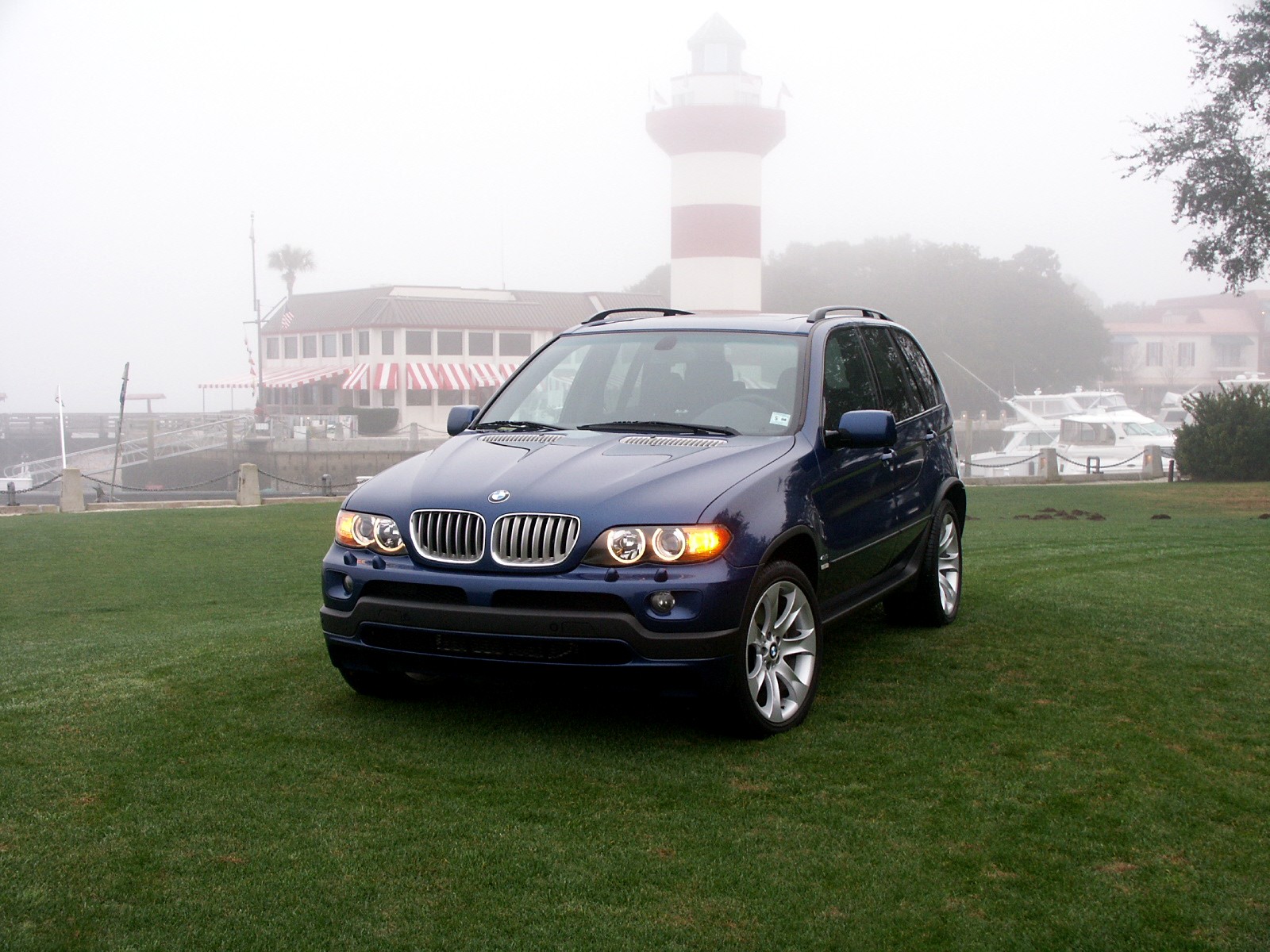 BMW X5: 9 фото