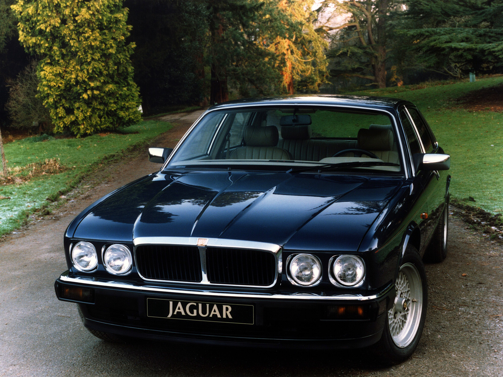 Jaguar XJ12: 2 фото