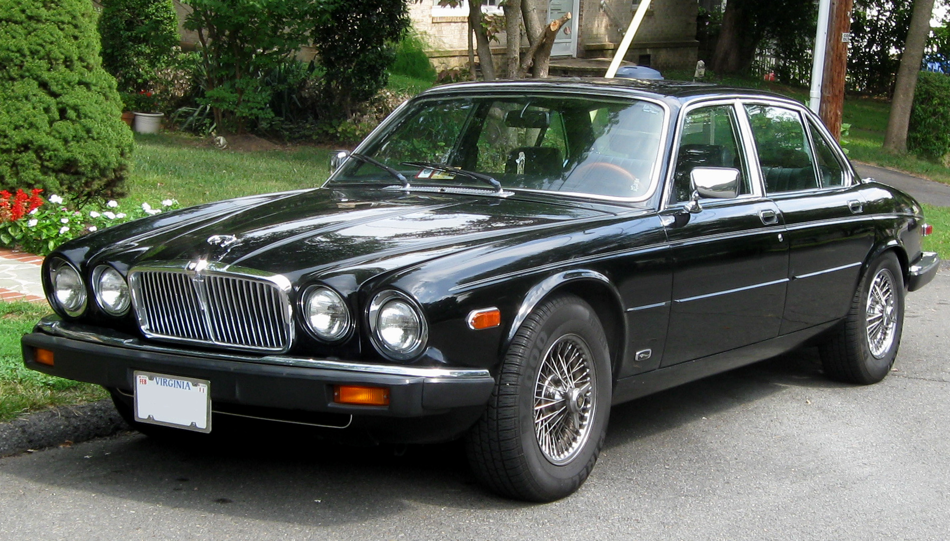 Jaguar XJ6: 2 фото