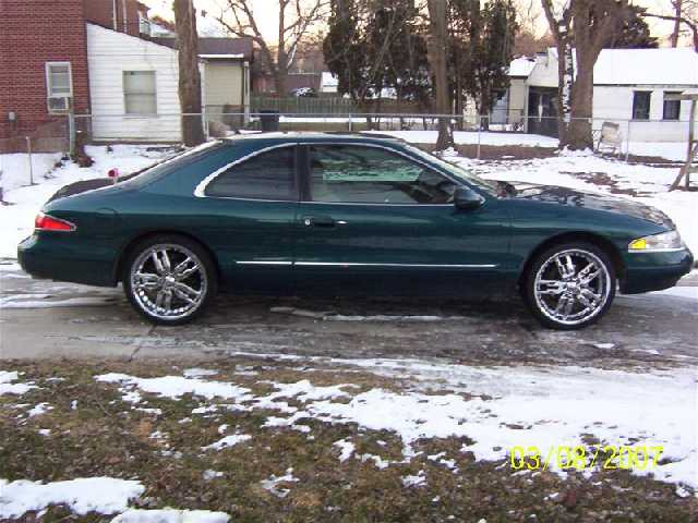 Lincoln Mark VIII: 8 фото