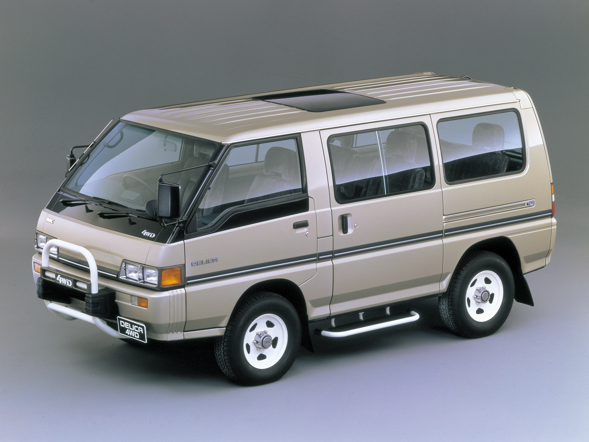 Mitsubishi Delica: 6 фото