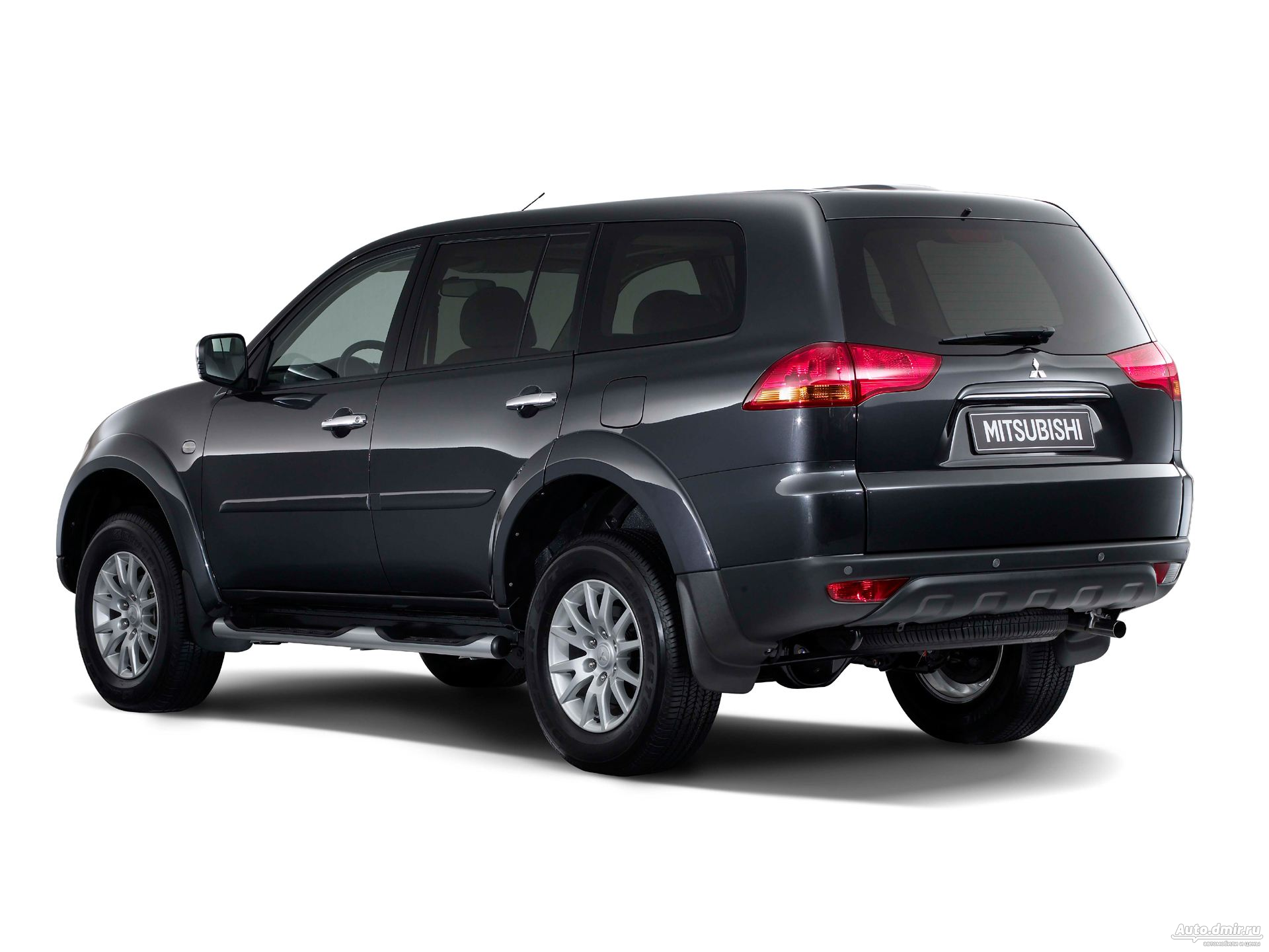 Mitsubishi Pajero Sport: 4 фото