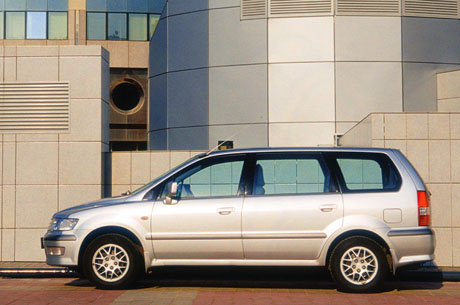 Mitsubishi Space Wagon: 4 фото