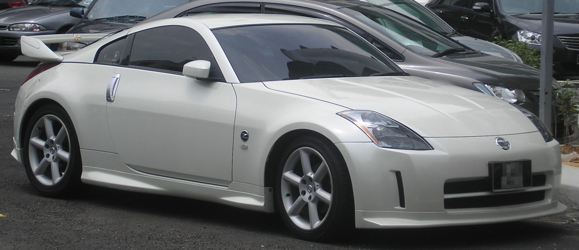 Nissan 350Z: 8 фото