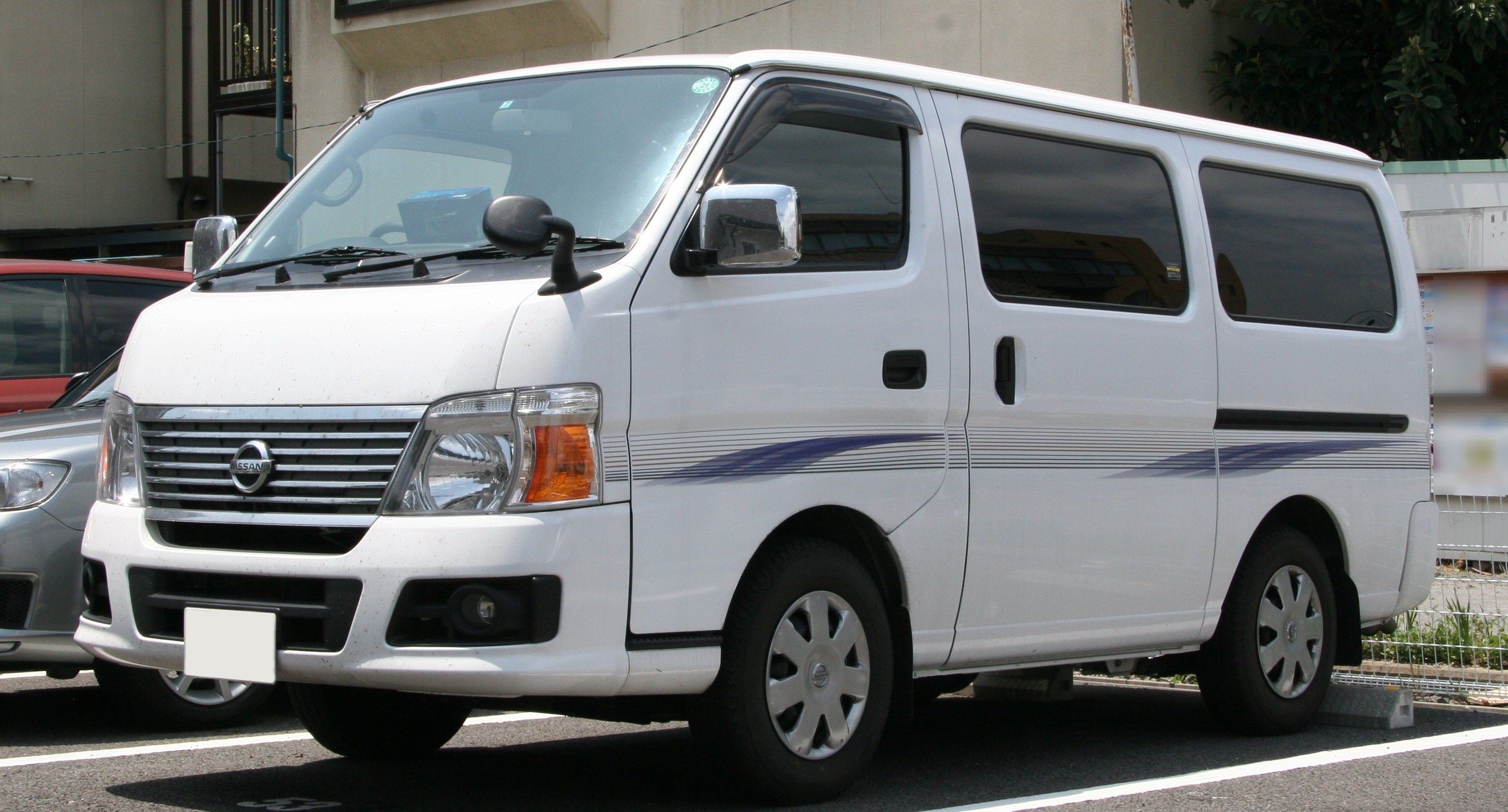 Nissan Caravan: 9 фото