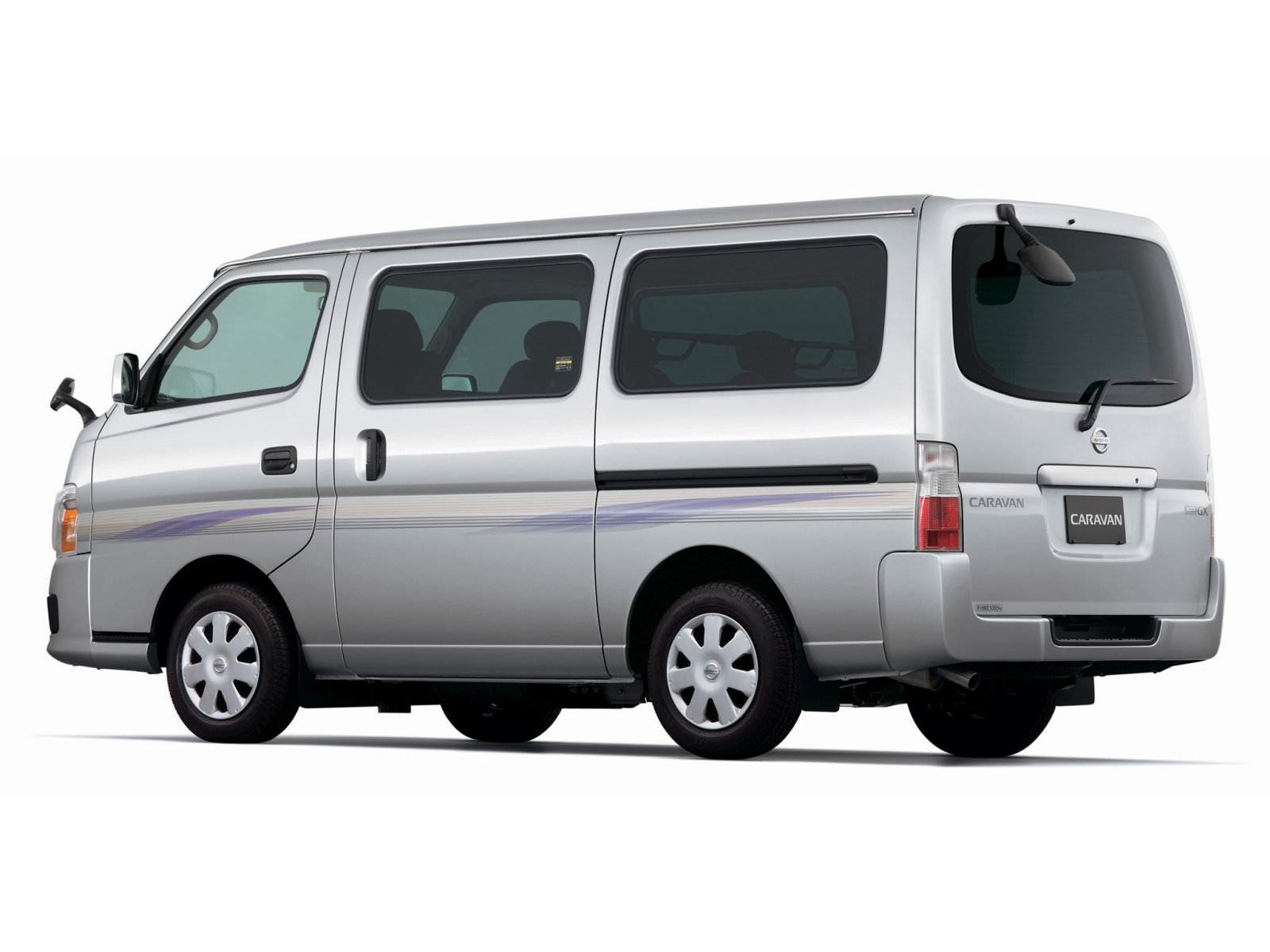 Nissan Caravan: 12 фото