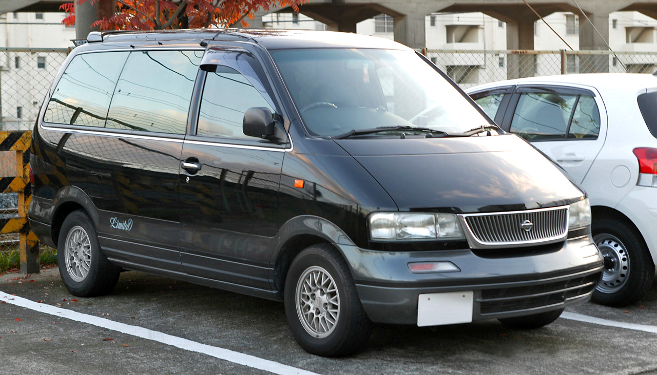 Nissan Largo: 6 фото