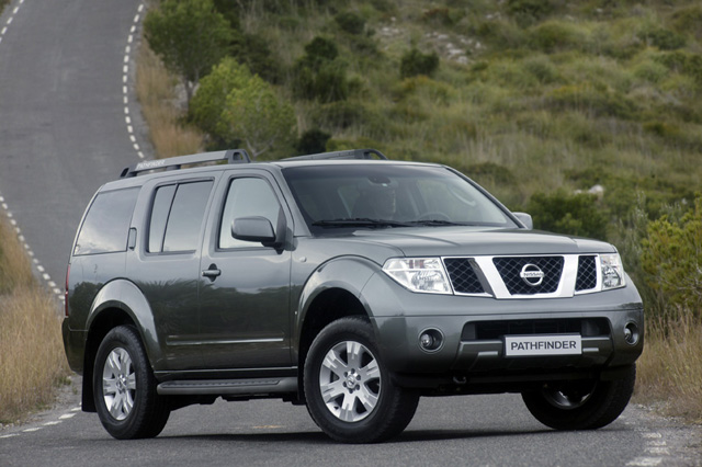 Nissan Pathfinder: 4 фото