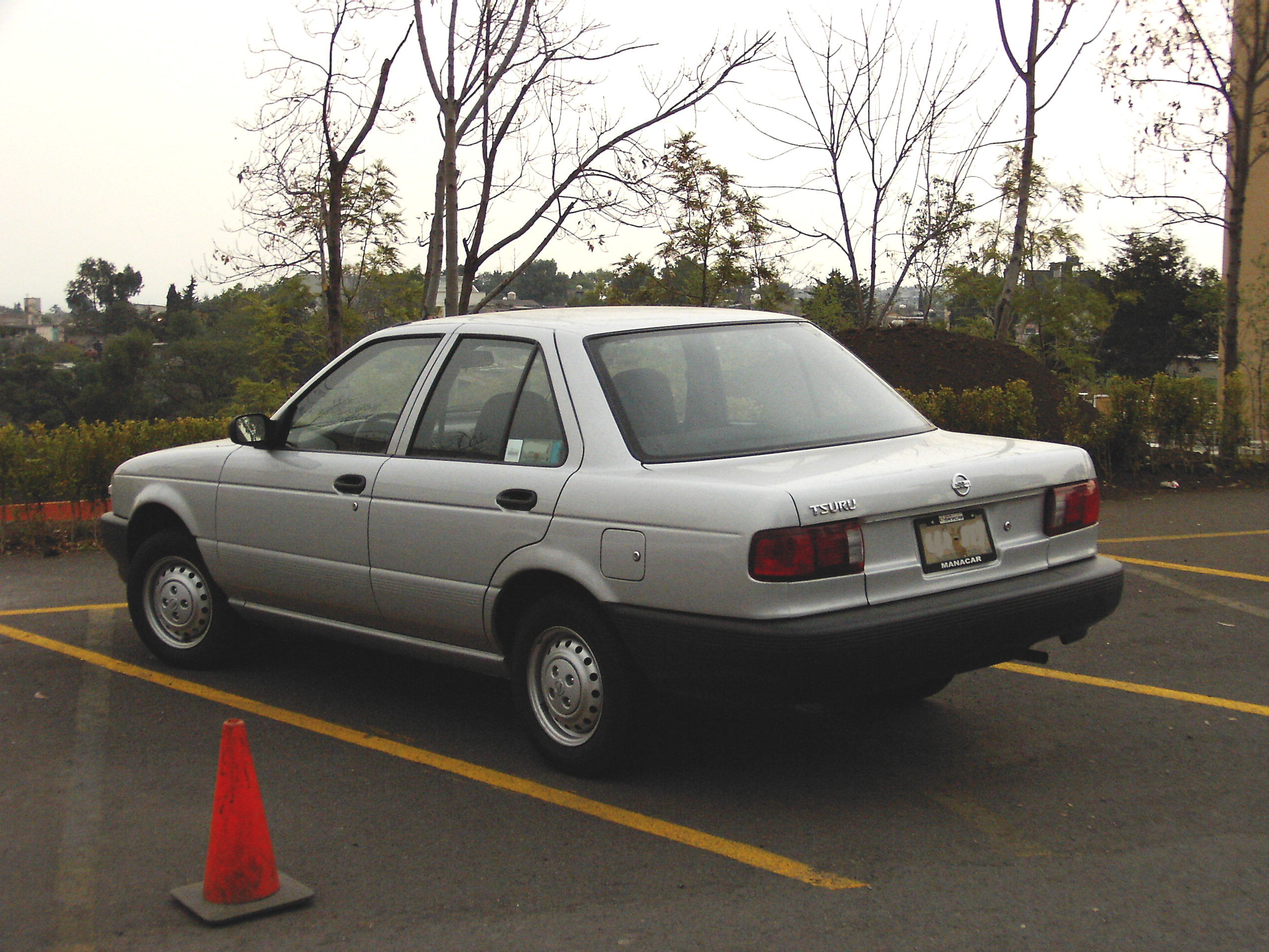 Nissan Tsuru: 4 фото