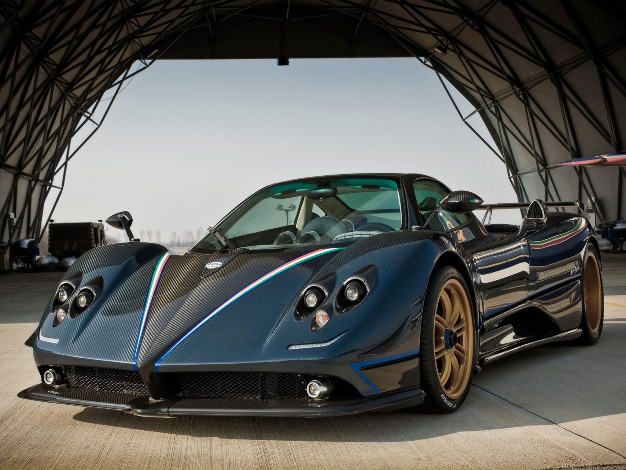 Pagani Zonda Tricolore (04 фото) Размер: 2048 x 1536 px.