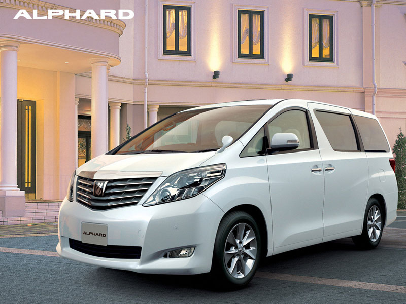 Toyota Alphard: 4 фото