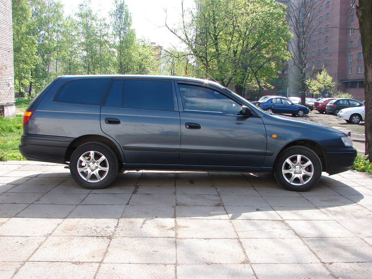 Toyota Caldina Van: 3 фото