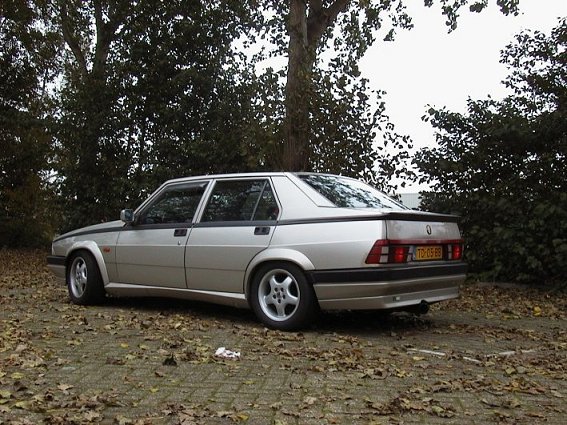 Alfa Romeo 75: 4 фото