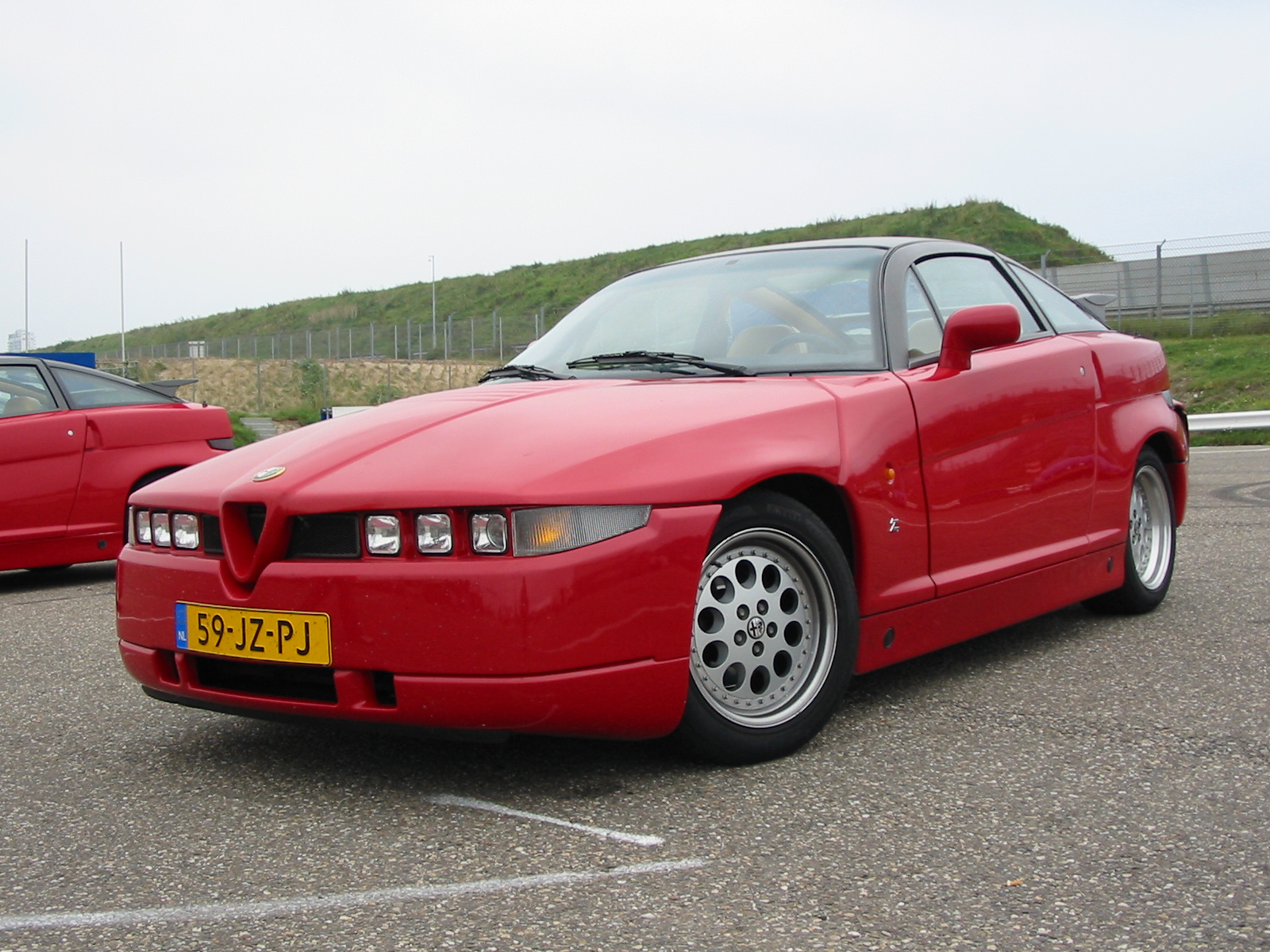 Alfa Romeo SZ: 3 фото