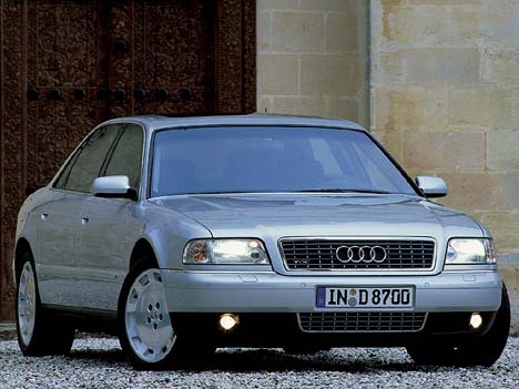 Audi A8 D2: 4 фото