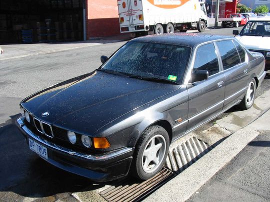 BMW 7-series E32: 9 фото