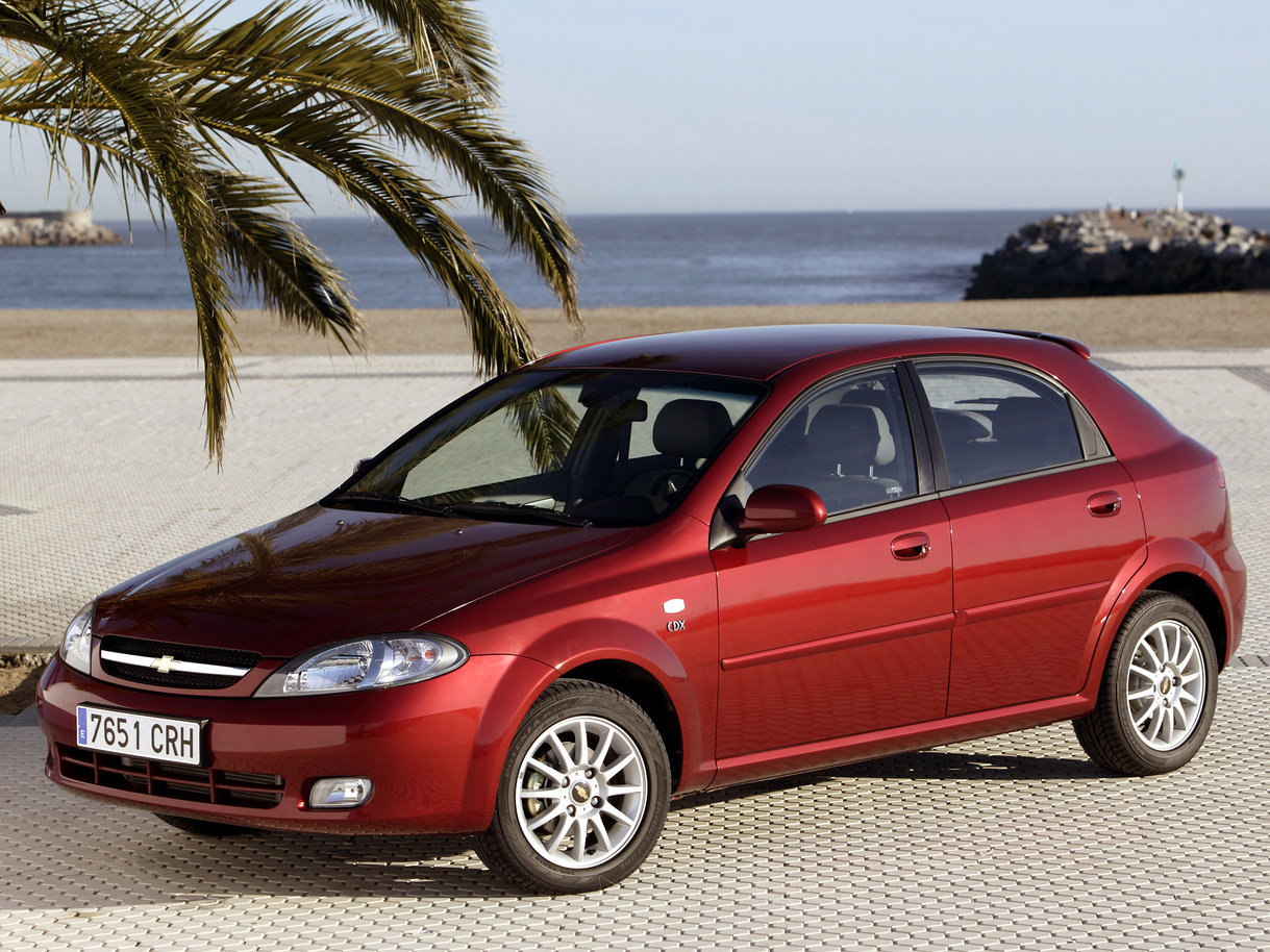 Chevrolet Lacetti Hatchback: 8 фото