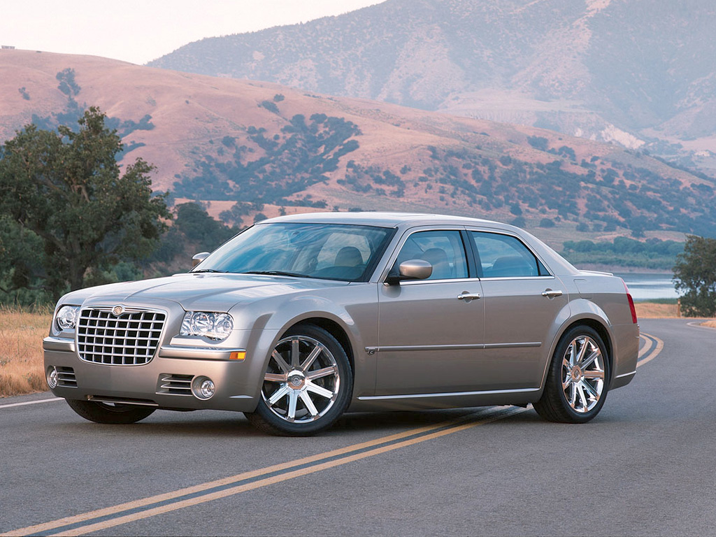 Chrysler 300C I: 8 фото