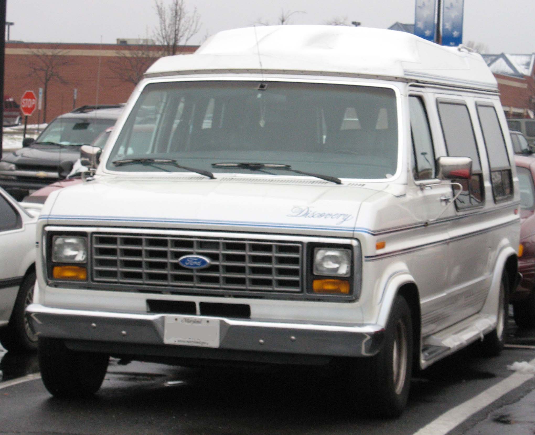 Ford Econoline: 3 фото