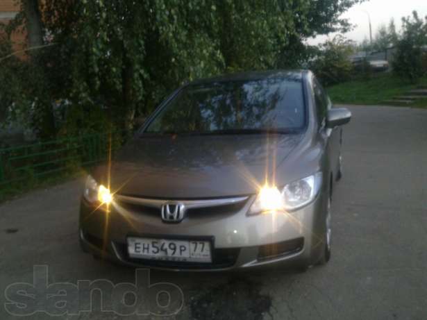 Honda Civic 4D VIII: 8 фото