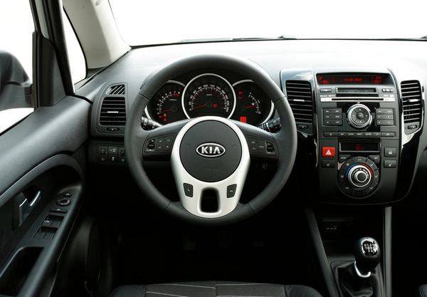 Kia Venga: 7 фото