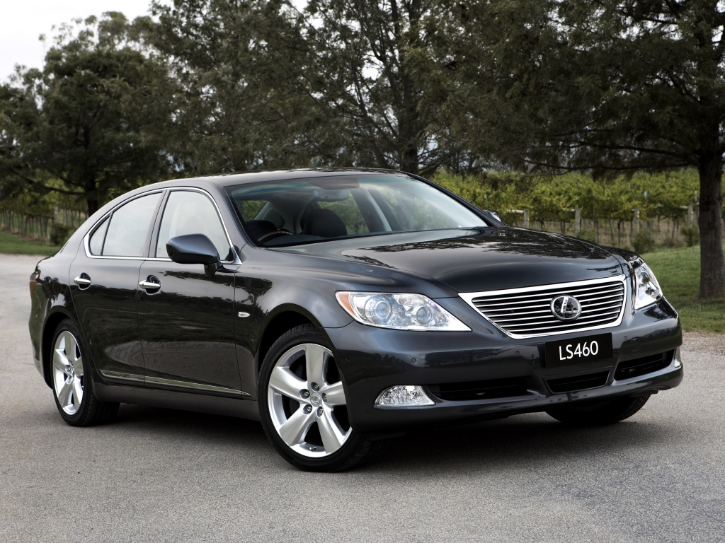 Lexus LS: 3 фото