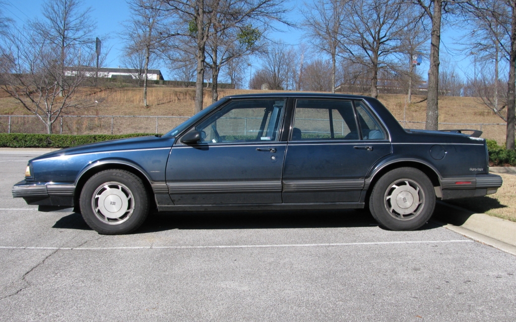 Oldsmobile Eighty-Eight: 8 фото