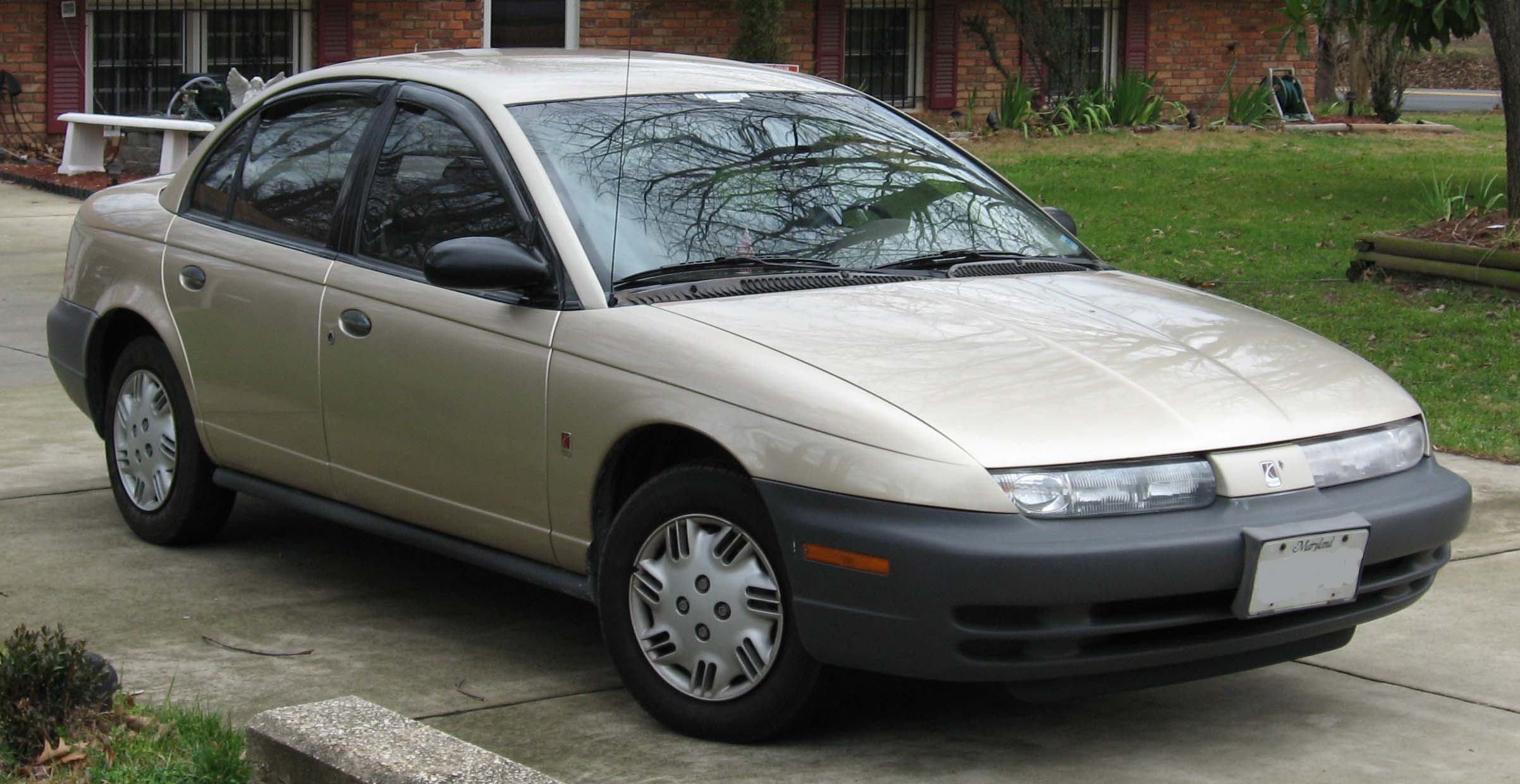 Saturn SL: 2 фото