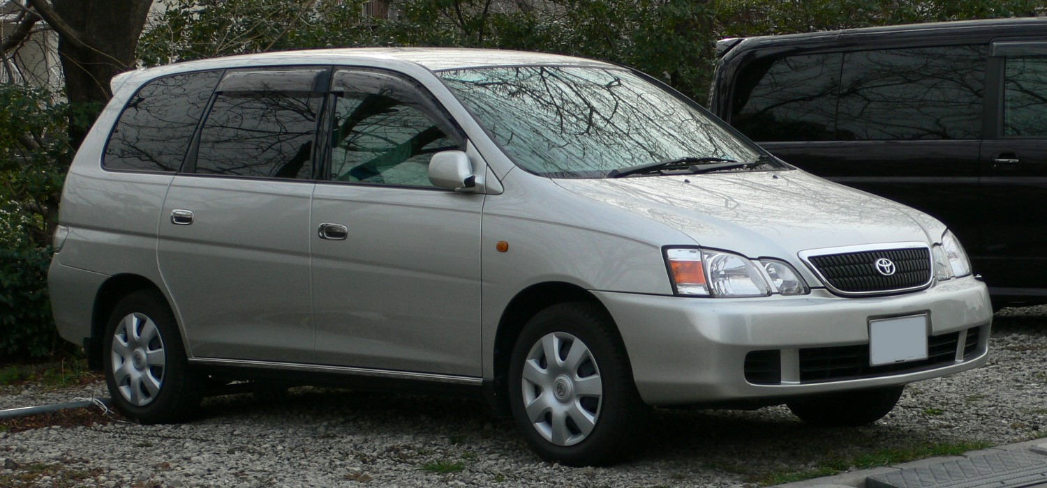 Toyota Gaia: 9 фото