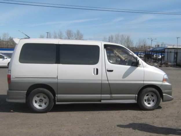 Toyota Grand Hiace: 9 фото