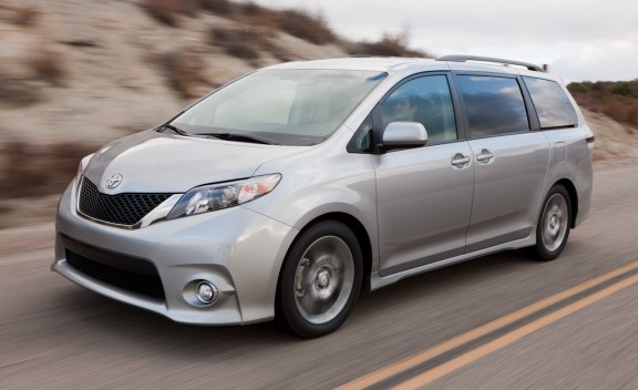 Toyota Sienna: 9 фото