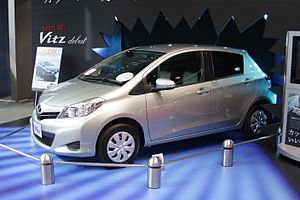 Toyota Vitz: 2 фото