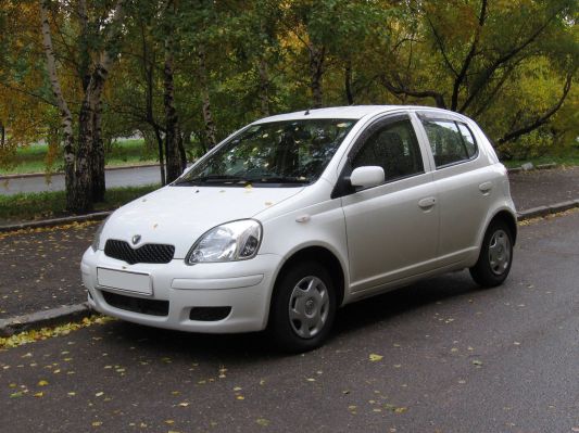 Toyota Vitz: 9 фото