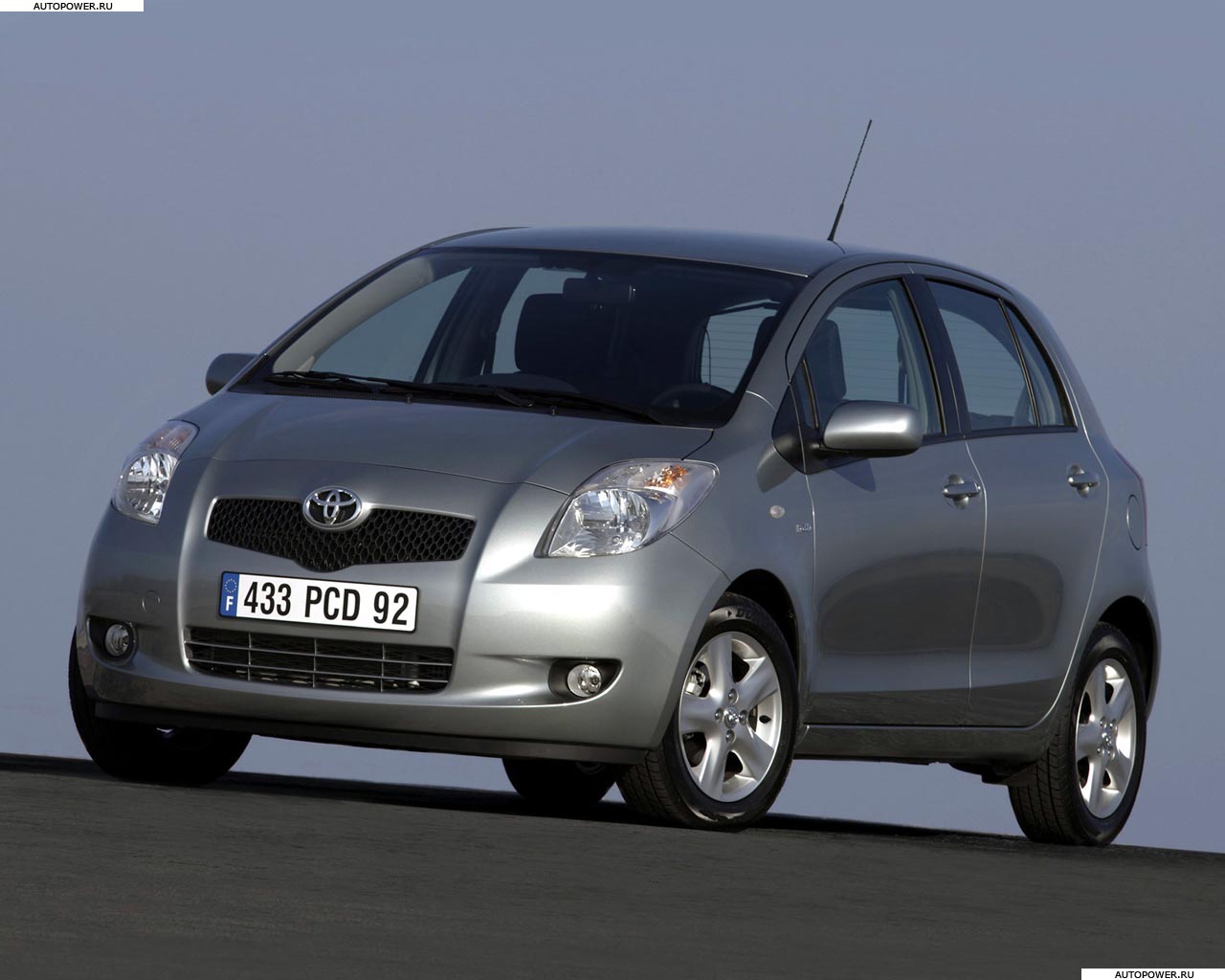 Toyota Yaris P2: 11 фото